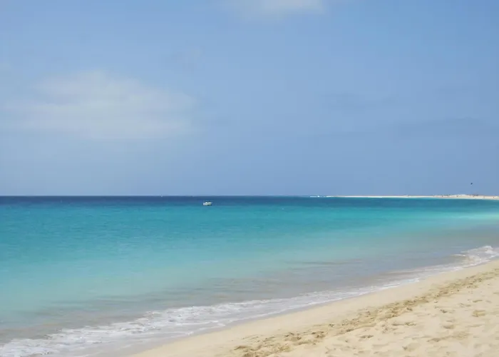 L12A Bright, Well Furnished, Close To The Beach And Village Centre